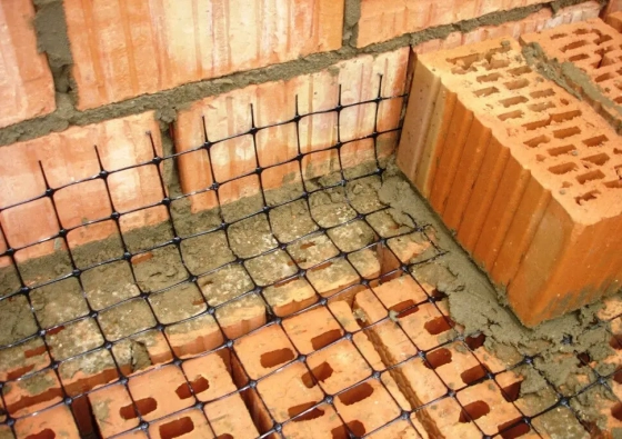 Базальтовая сетка для кладки LIHTAR 25x25 мм (0,37х25 м)