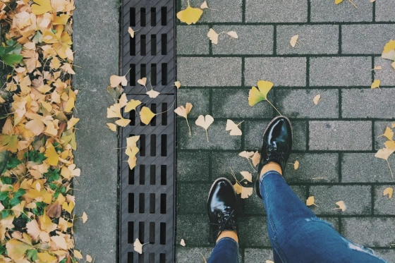 Лоток водоотводный 1000х153х85 с пластиковой решеткой Ecoteck