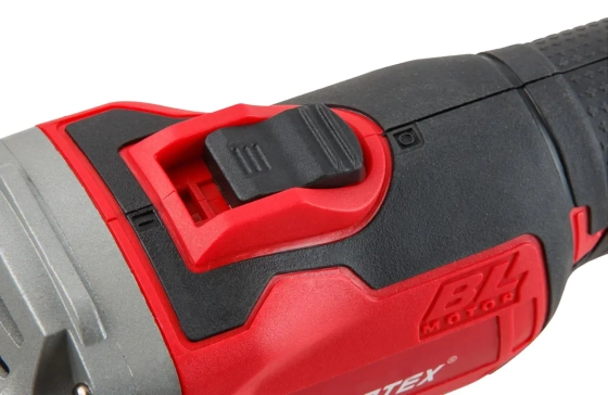 Угловая аккумуляторная шлифмашина (болгарка) Wortex CAG 1812E в кейсе